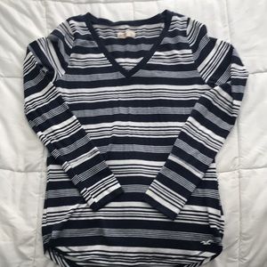 Hollis yet v-neck long sleeve top. Size large
